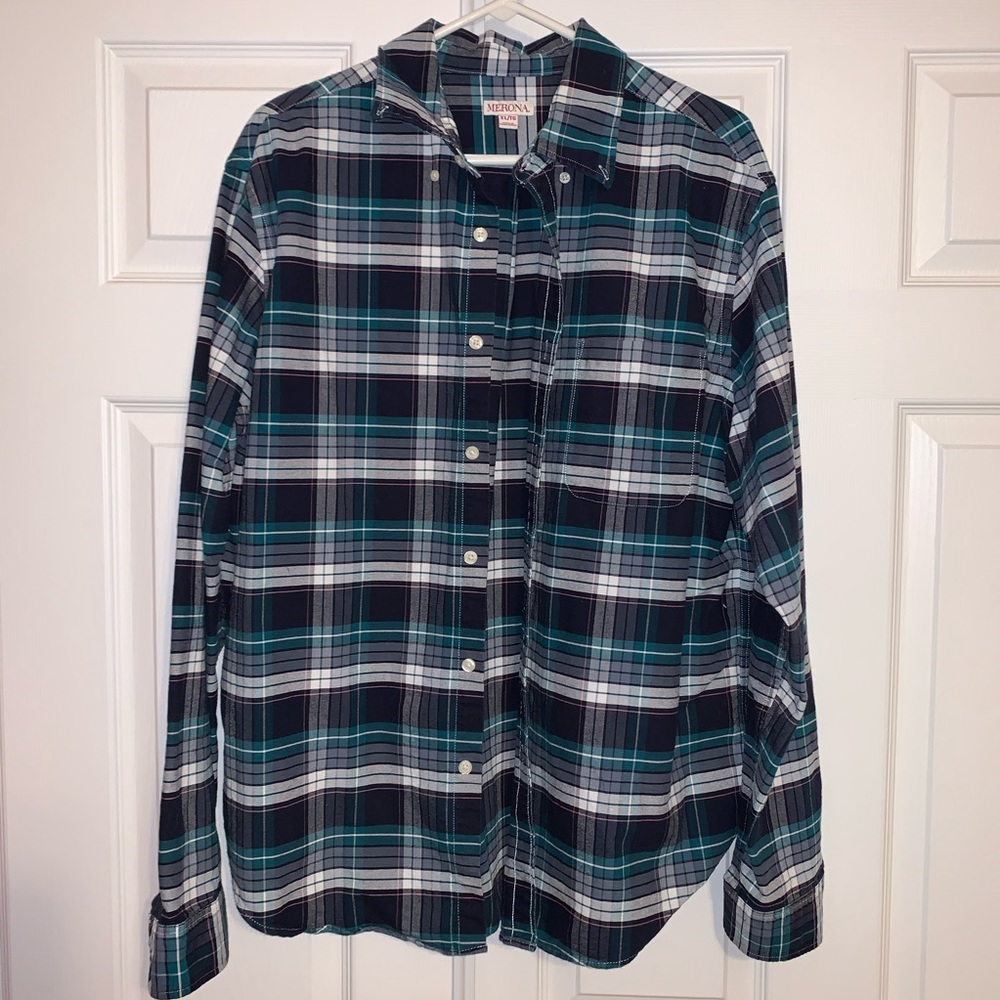 Men’s plaid long sleeve button down